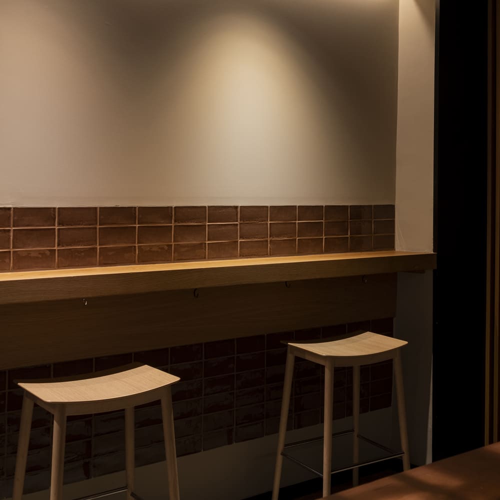 Smile Backless counter stool BQ0351 / Andreu World（アンドリューワールド） / カウンターチェア・バーチェア / AND10009_dt_02.jpg
