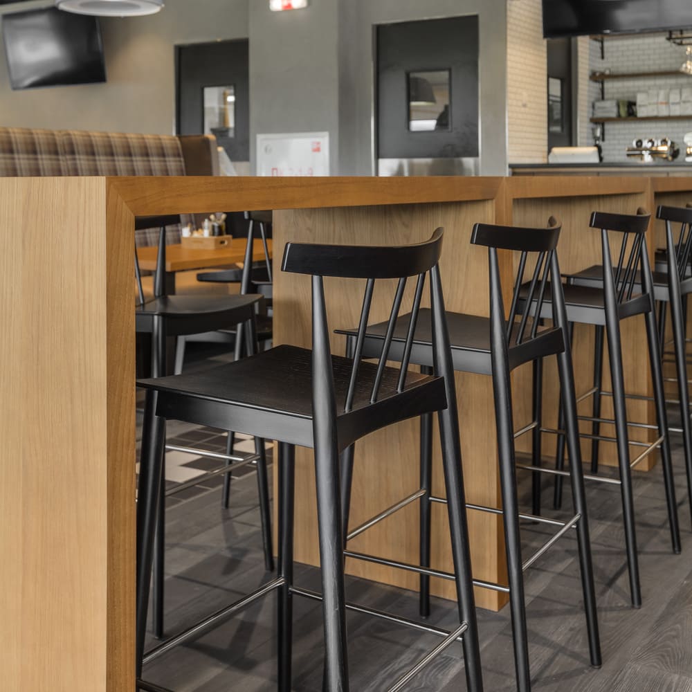 Smile Counter stool BQ0346 / Andreu World（アンドリューワールド） / カウンターチェア・バーチェア / AND10011_dt_02.jpg