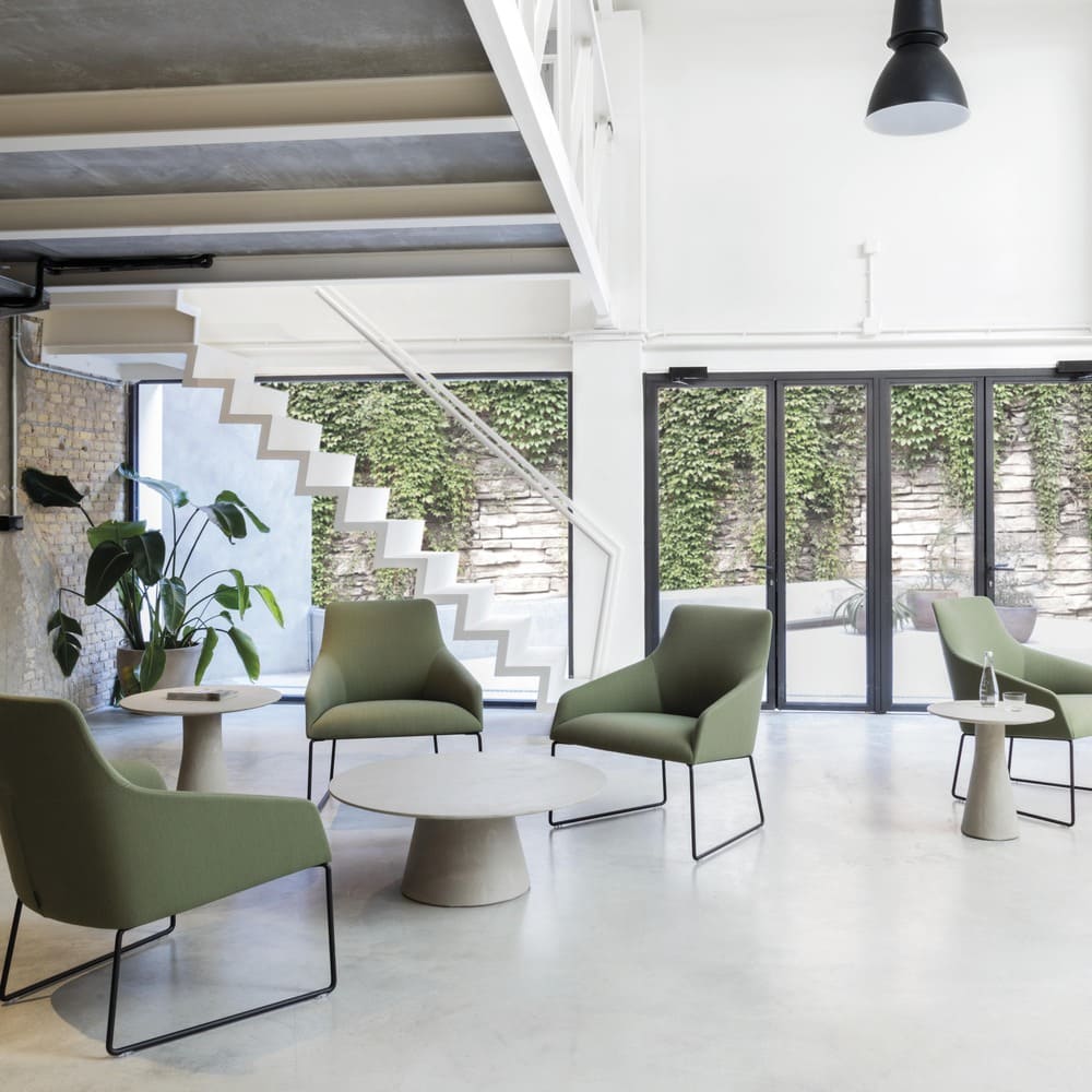 Alya Low back lounge chair BU1539 White Gabriel Capture / Andreu World（アンドリューワールド） / ラウンジチェア / AND10018_dt_06.jpg
