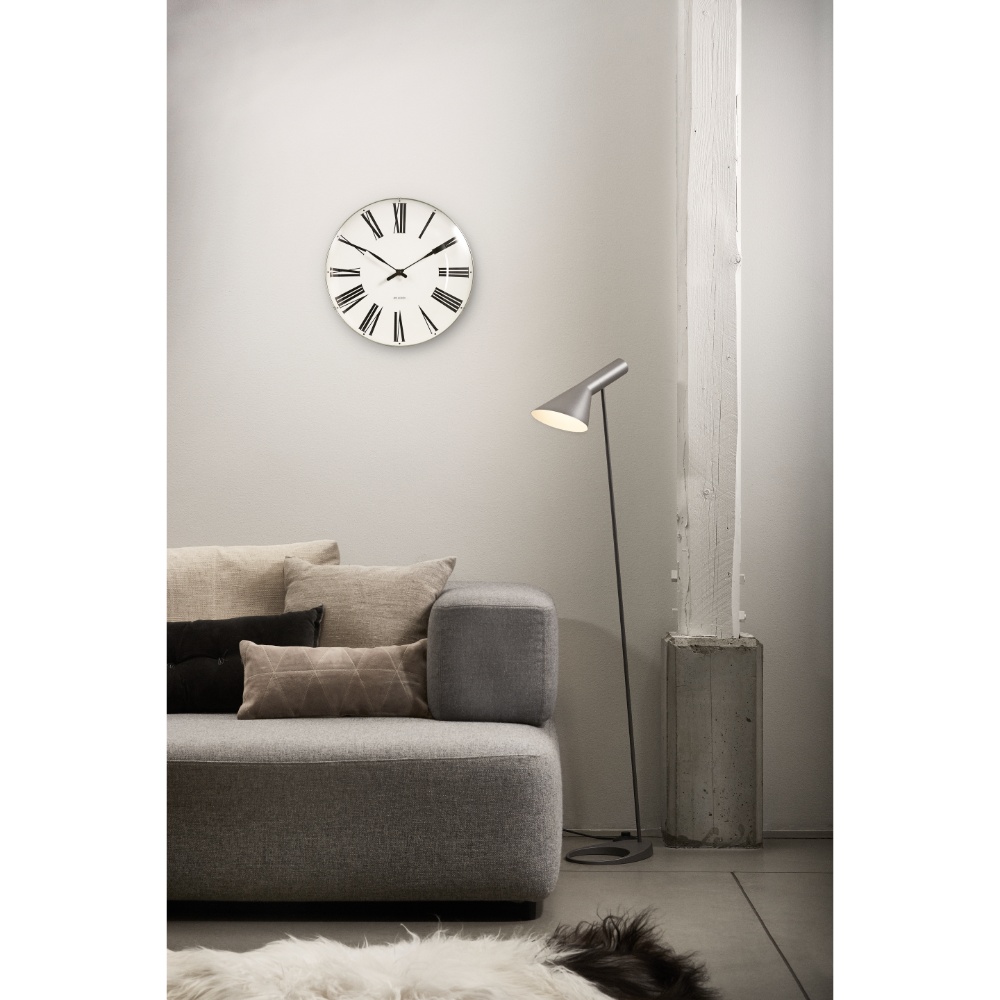 ARNE JACOBSEN Wall Clock Roman 290mm / ARNE JACOBSEN（アルネヤコブセン） / 時計・壁掛け時計・置時計 / ARE10003_dt_01.jpg