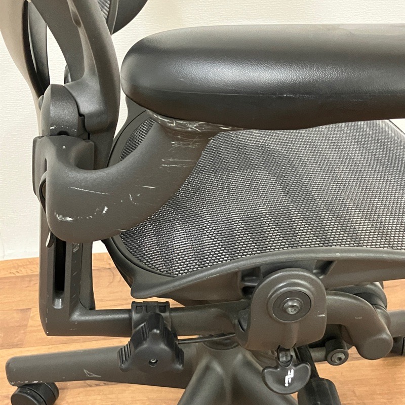 Herman Miller アーロンチェア Bサイズ フル機能 ポスチャーフィット ブラック OHW / Herman Miller（ハーマンミラー） / オフィスチェア・ワークチェア / AWN30035_dt_10.jpg