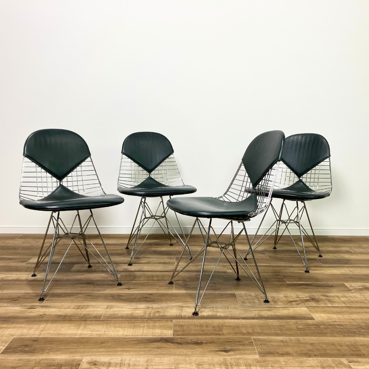 Vitra Vitra Eames Wire Chair DKR レザービキニパッド Vitra Vitra Eames Wire Chair DKR レザービキニパッド