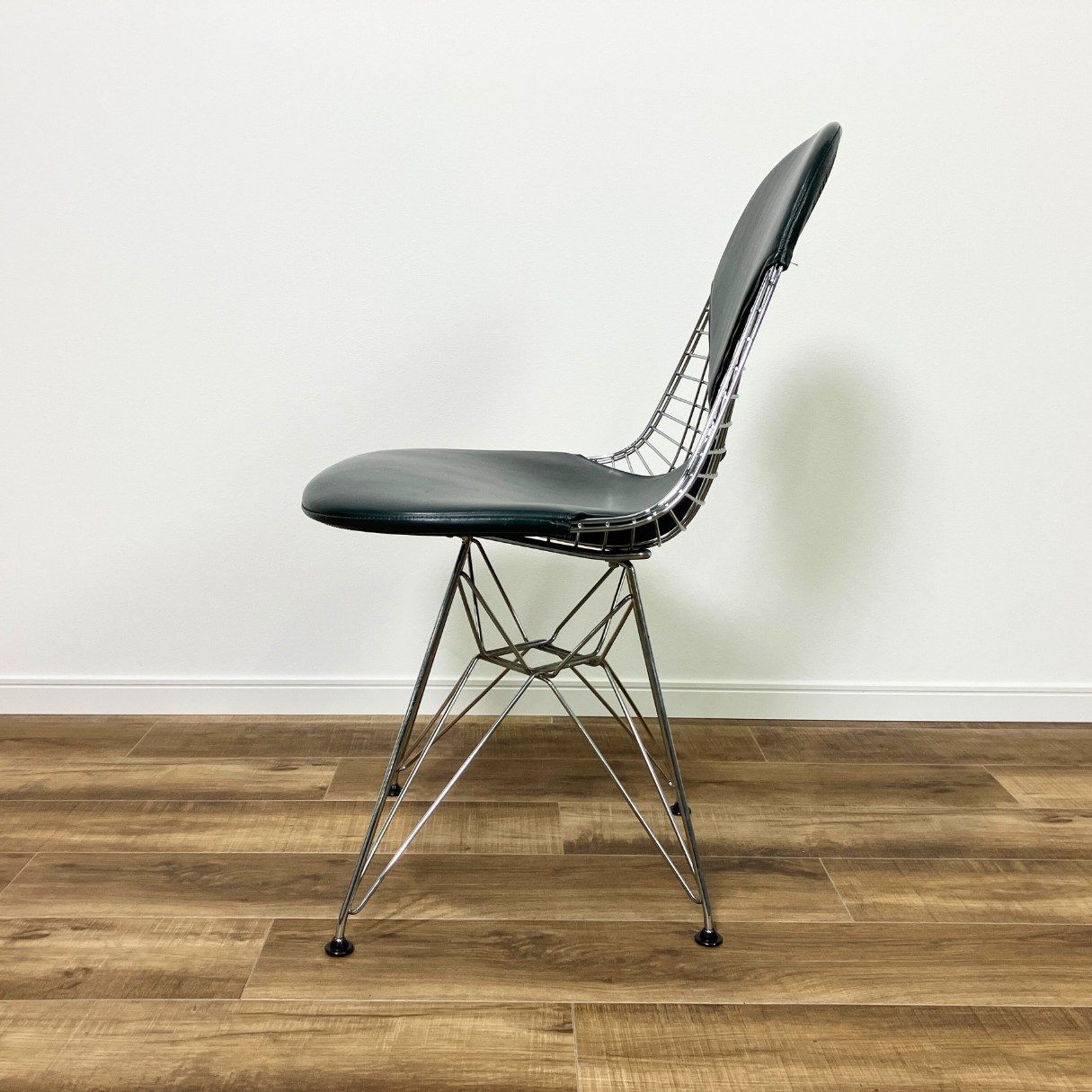 Vitra Vitra Eames Wire Chair DKR レザービキニパッド Vitra Vitra Eames Wire Chair DKR レザービキニパッド