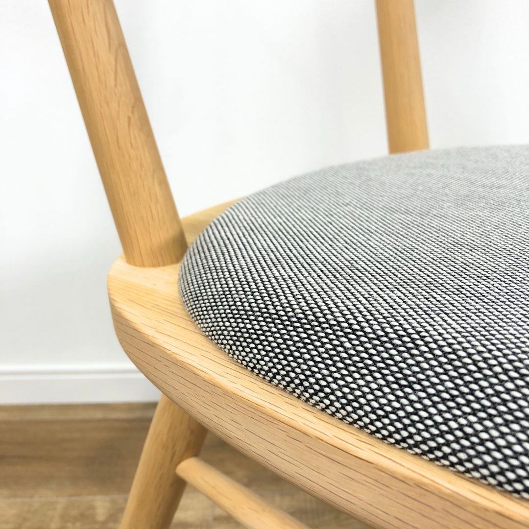 カリモク家具 omi Armless Chair PURE OAK / カリモク家具（カリモクカグ） / ダイニングチェア / AWN30398_dt_13.jpg