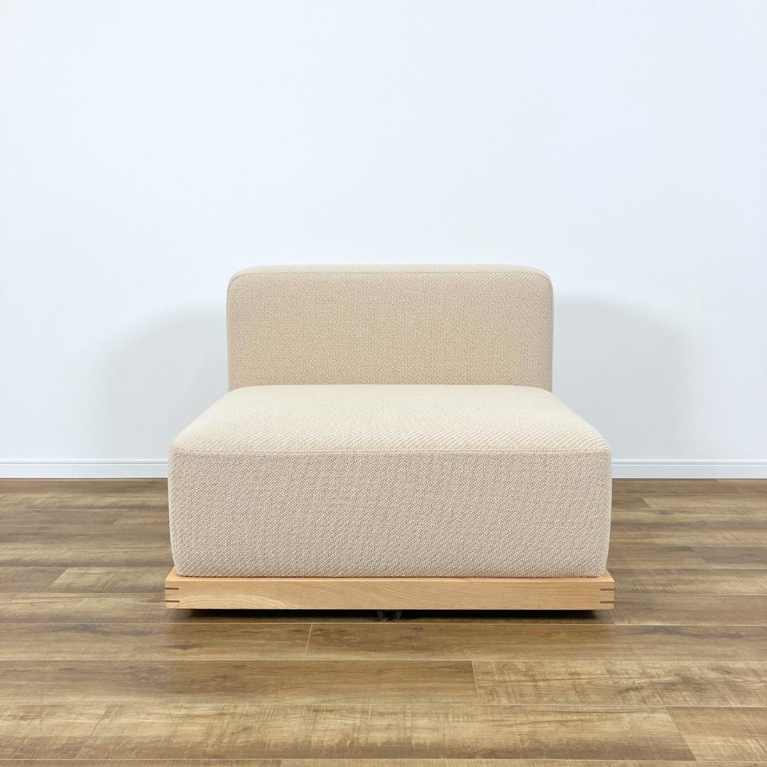 Karimoku Case N-S02 ARMLESS PURE OAK / Karimoku Case（カリモクケース） / 1人掛けソファ / AWN30400_dt_01.jpg