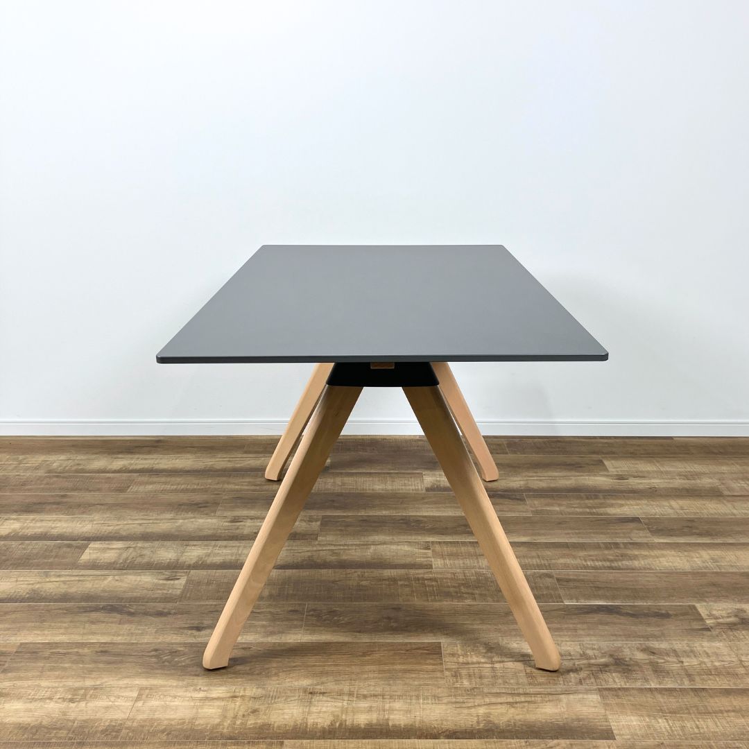 MAGIS TV1872 BUTCH The Wild Bunch Black / MAGIS（マジス） / ダイニングテーブル / AWN30451_dt_02.jpg