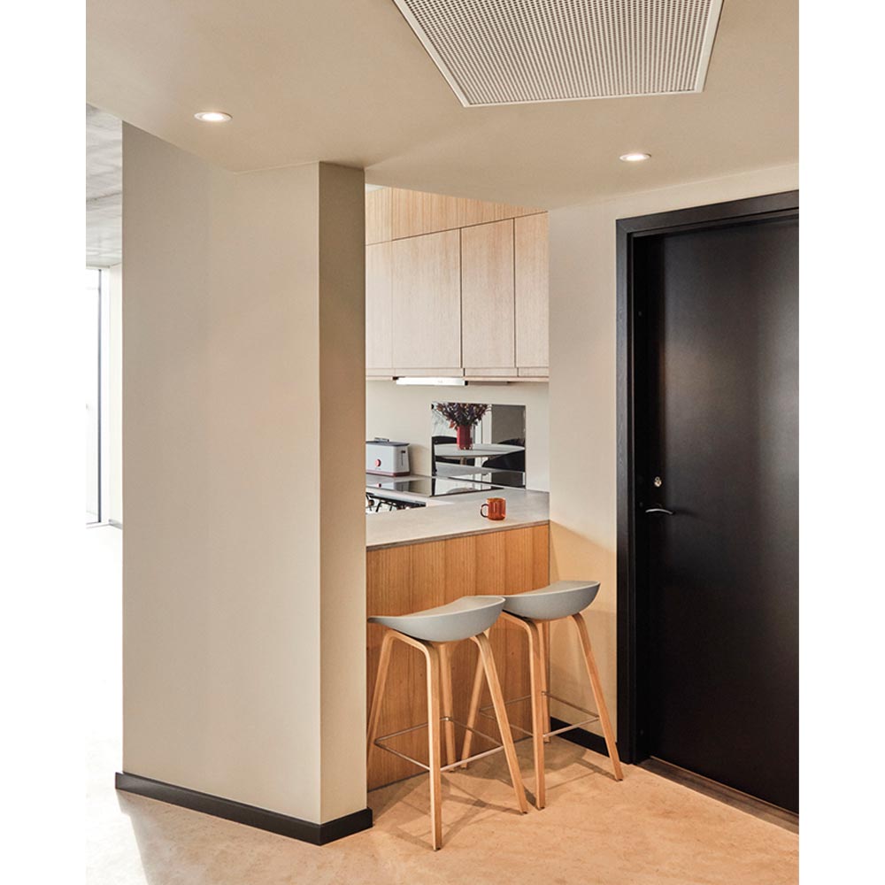 AAS 32 2.0 LOW STOOL H75 Oak Base/stainless footrest HAY / HAY（ヘイ） / カウンターチェア・バーチェア / HAY10029_dt_01.jpg