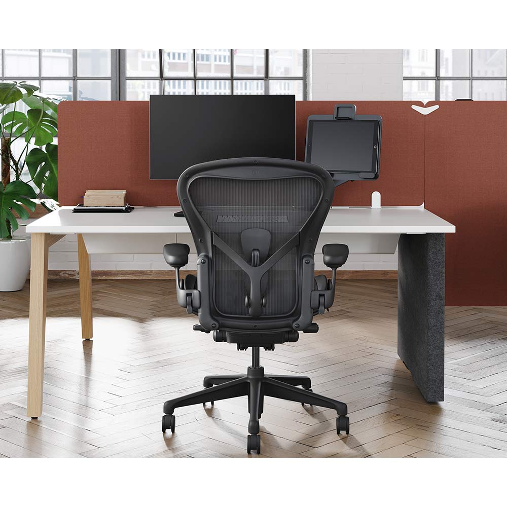 Aeron Chair Remastered B(Medium) 硬床/カーペット用キャスター / Herman Miller（ハーマンミラー） / 高機能チェア / HER10035_dt_10.jpg