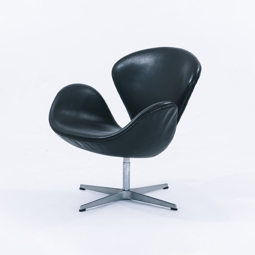 Arne Jacobsen｜Swan Chair｜FRITZ HANSEN / haluta（ハルタ） / ラウンジチェア / HLT20032_dt_01.jpg