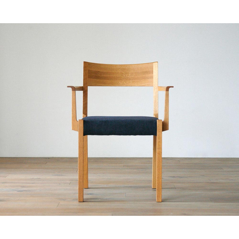 CARAMELLA Arm Chair Oak Kaplis HIRASHIMA / HIRASHIMA（ヒラシマ） / ダイニングチェア / HSM10031BLU_ma.jpg