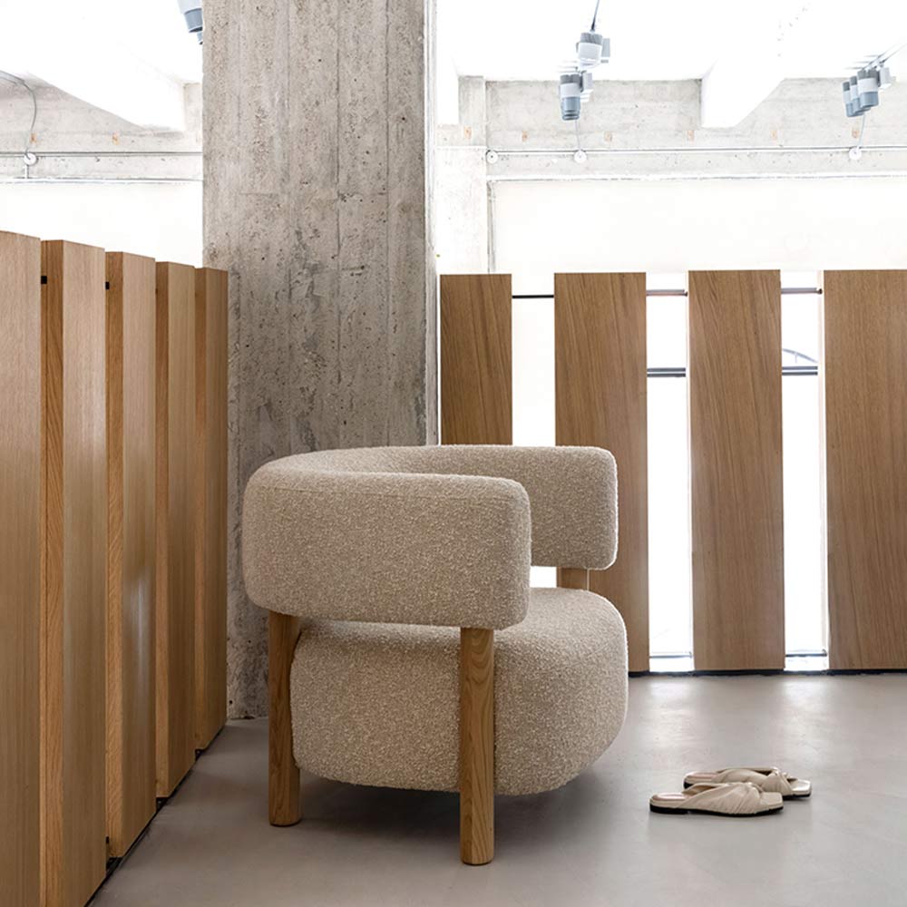 N-S03 1Seater KEYAKI BROWN_VIDAR 4 / Karimoku Case（カリモクケース） / 1人掛けソファ / KCS10211_dt_05.jpg
