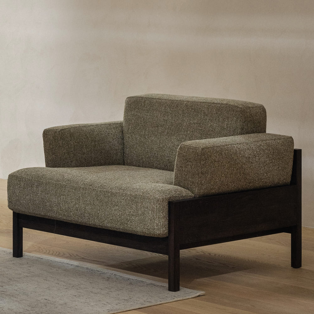 A-S01 1seater SMOKED OAK_VIDAR 4 / Karimoku Case（カリモクケース） / 1人掛けソファ / KCS10370_dt_02.jpg