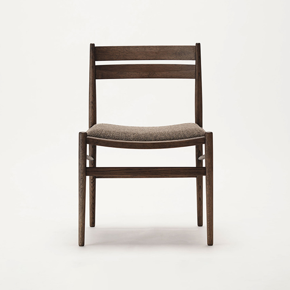 N-DC05 SMOKED OAK_STEELCUT TRIO 3 / Karimoku Case（カリモクケース） / ダイニングチェア / KCS10675_dt_01.jpg