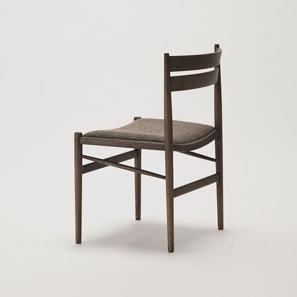 N-DC05 SMOKED OAK_STEELCUT TRIO 3 / Karimoku Case（カリモクケース） / ダイニングチェア / KCS10675_dt_02.jpg