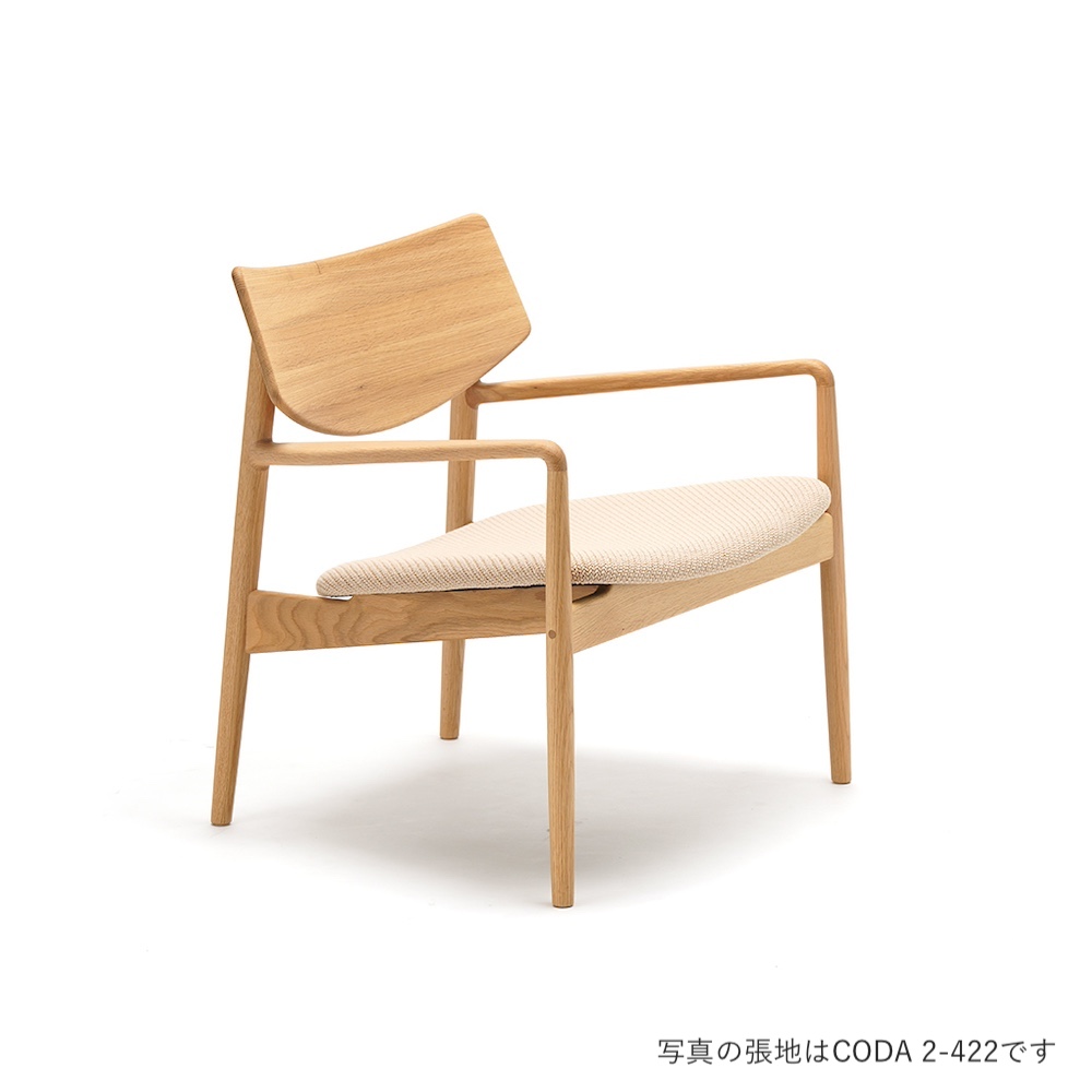 A-LC01 PURE OAK_CODA 2 / Karimoku Case（カリモクケース） / ラウンジチェア / KCS10744BLU_ma.jpg