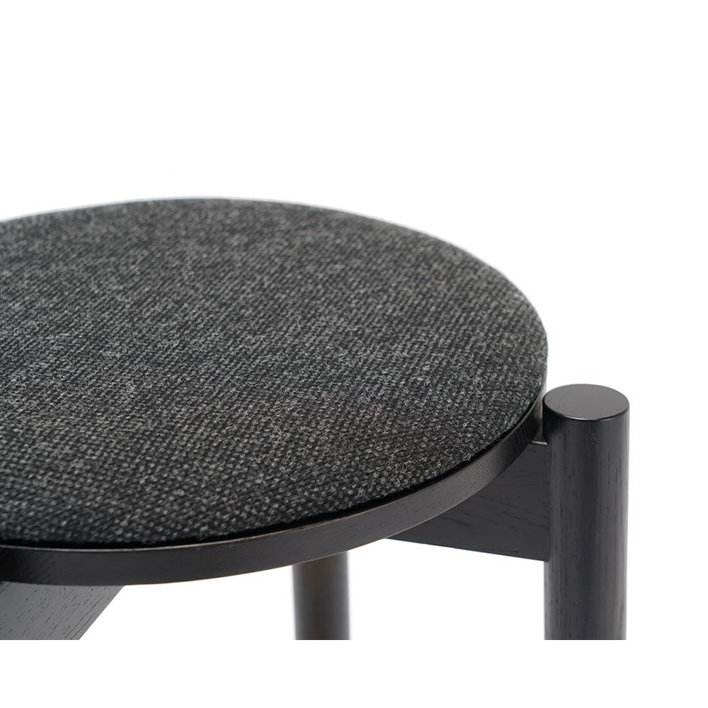 CASTOR STOOL PLUS PAD / Karimoku New Standard（カリモクニュースタンダード） / スツール / col_KNS10099BLK.jpg