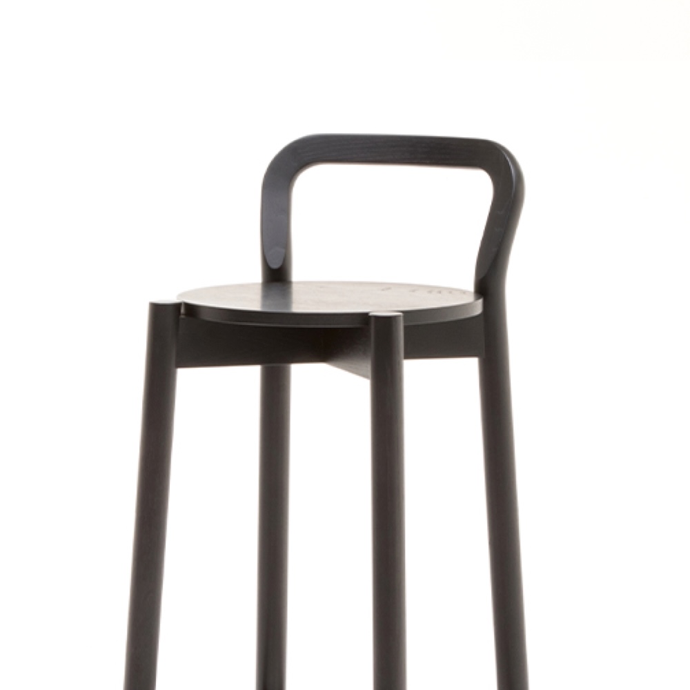 CASTOR BARSTOOL WITH BACKREST HIGH / Karimoku New Standard（カリモクニュースタンダード） / スツール / col_KNS10101BLK.jpg