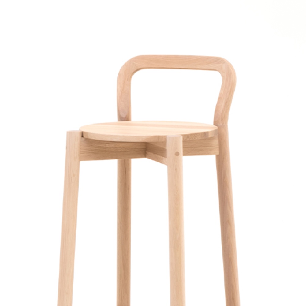 CASTOR BARSTOOL WITH BACKREST HIGH / Karimoku New Standard（カリモクニュースタンダード） / スツール / col_KNS10101LBR.jpg