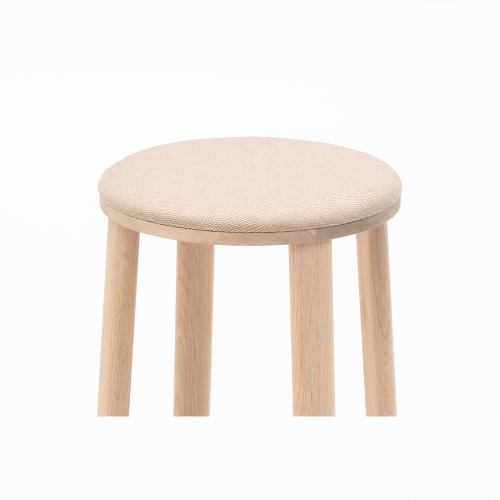 ARCHIVE BARSTOOL PAD HIGH / Karimoku New Standard（カリモクニュースタンダード） / スツール / col_KNS10106LBR.jpg