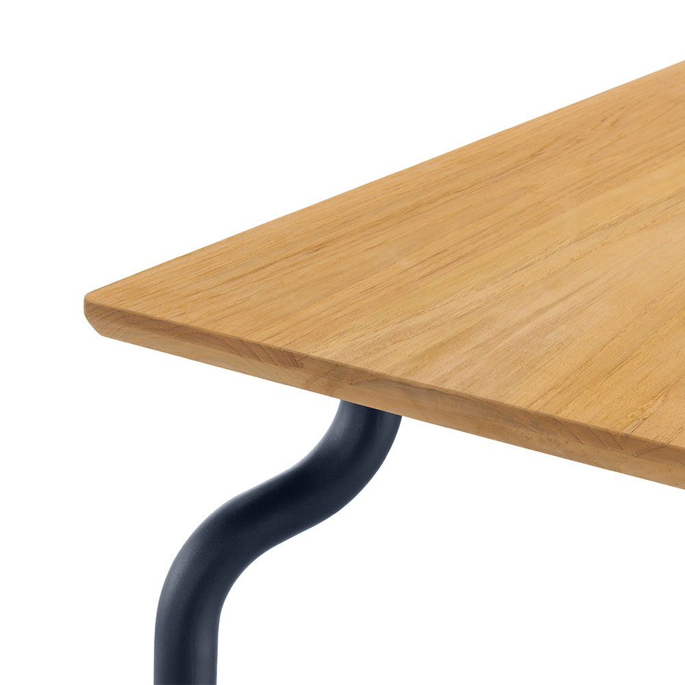 MAGIS South Low Table 120×120 cheek / MAGIS（マジス） / ガーデンテーブル・アウトドアテーブル / MAG10182_dt_02.jpg