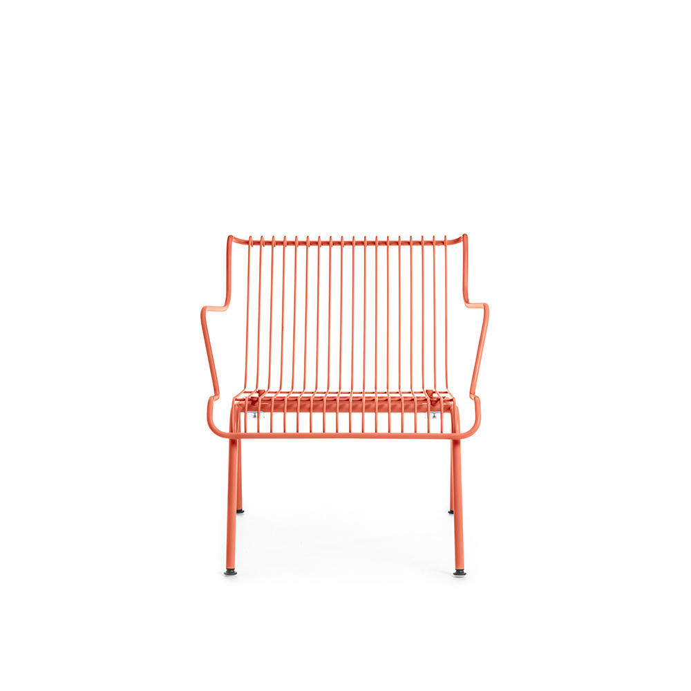 MAGIS South Low Arm Chair / MAGIS（マジス） / ガーデンチェア・アウトドアチェア / MAG10190_dt_01.jpg
