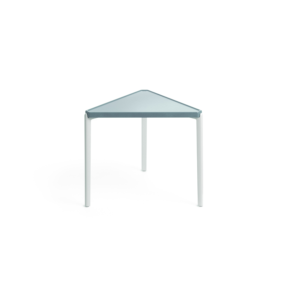 MAGIS Tambour-Concrete Low Table Triangle H36 / MAGIS（マジス） / リビングテーブル・ローテーブル・座卓 / MAG10206BLU_ma.jpg