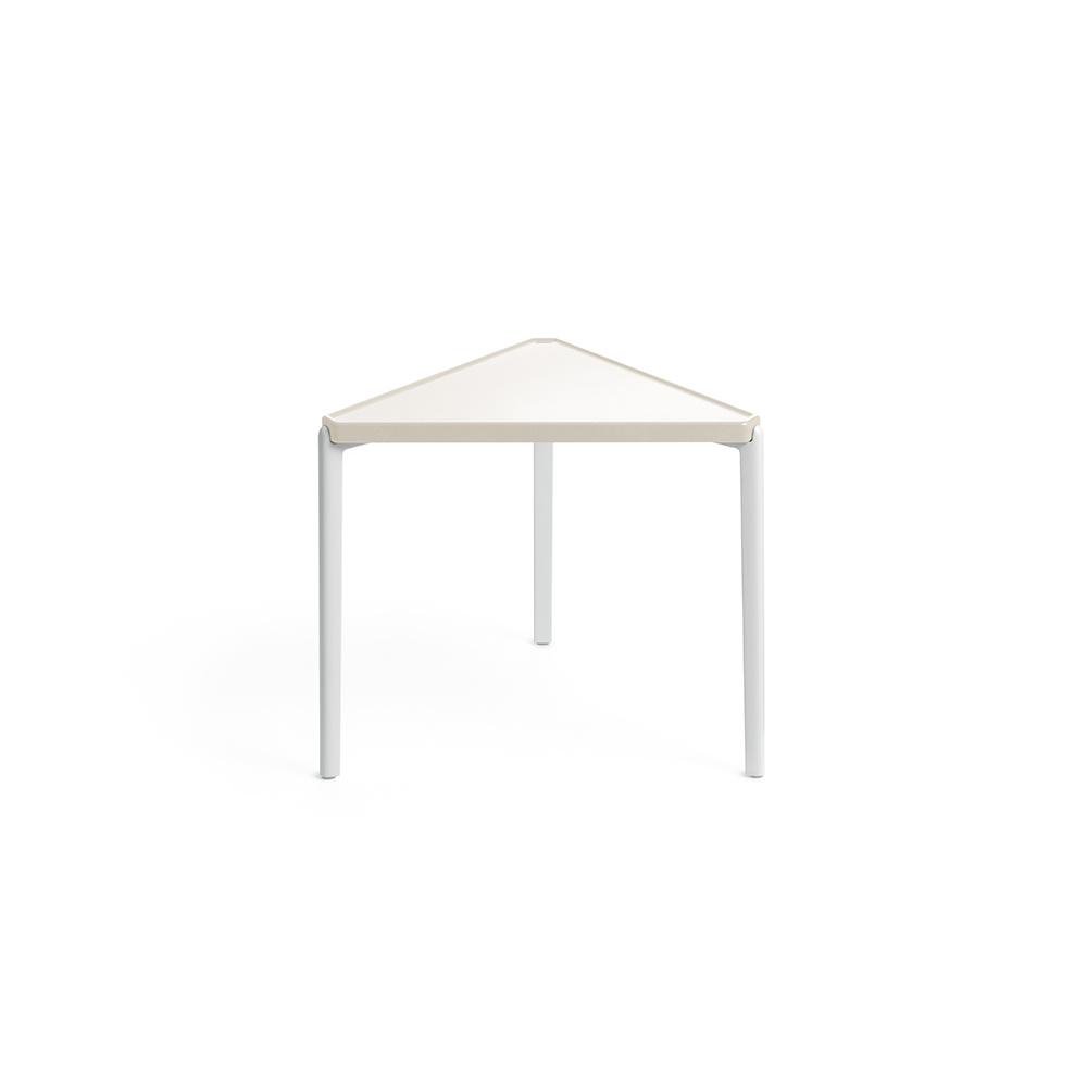 MAGIS Tambour-Concrete Low Table Triangle H36 / MAGIS（マジス） / リビングテーブル・ローテーブル・座卓 / MAG10206WHT_ma.jpg