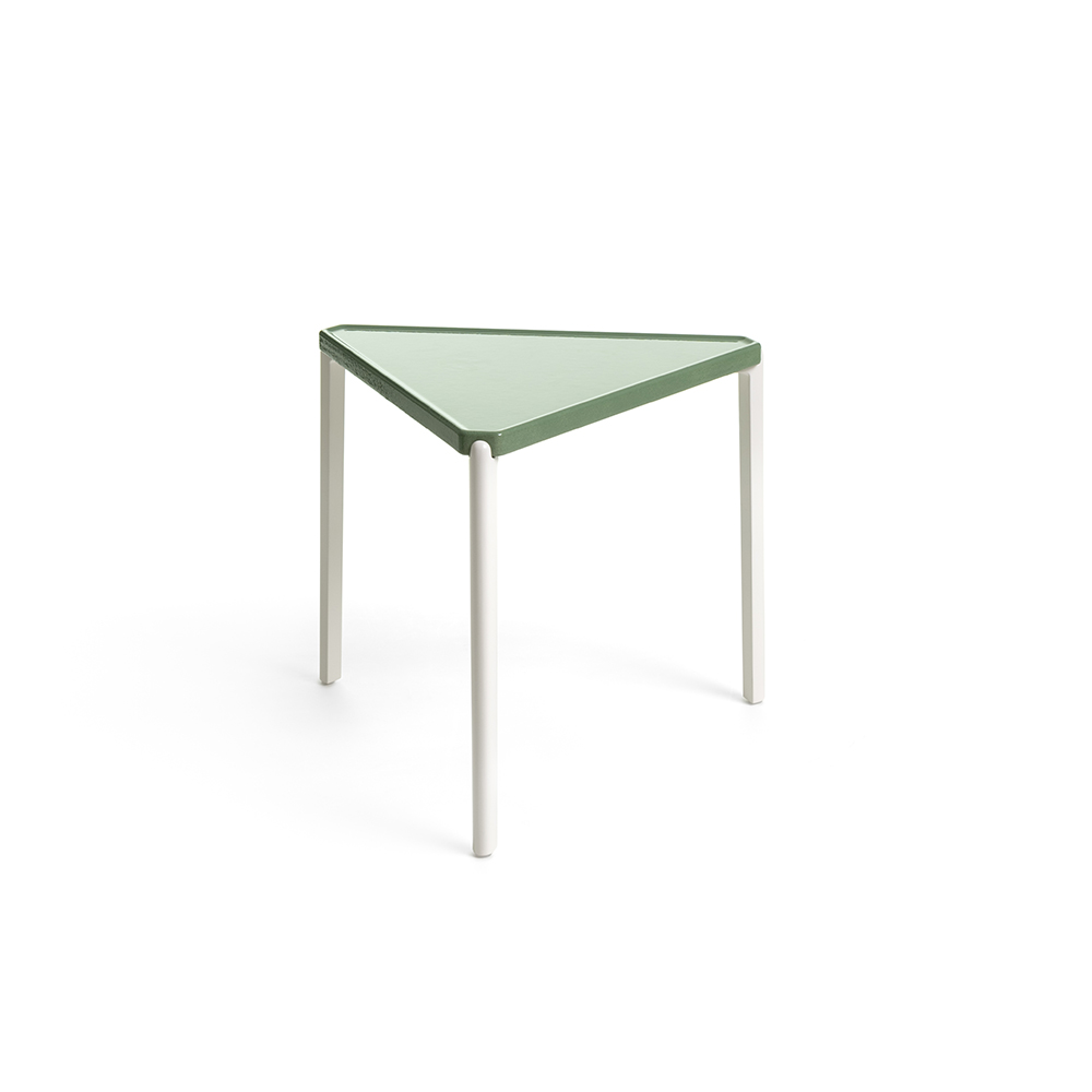 MAGIS Tambour-Concrete Low Table Triangle H36 / MAGIS（マジス） / リビングテーブル・ローテーブル・座卓 / MAG10206_dt_01.jpg