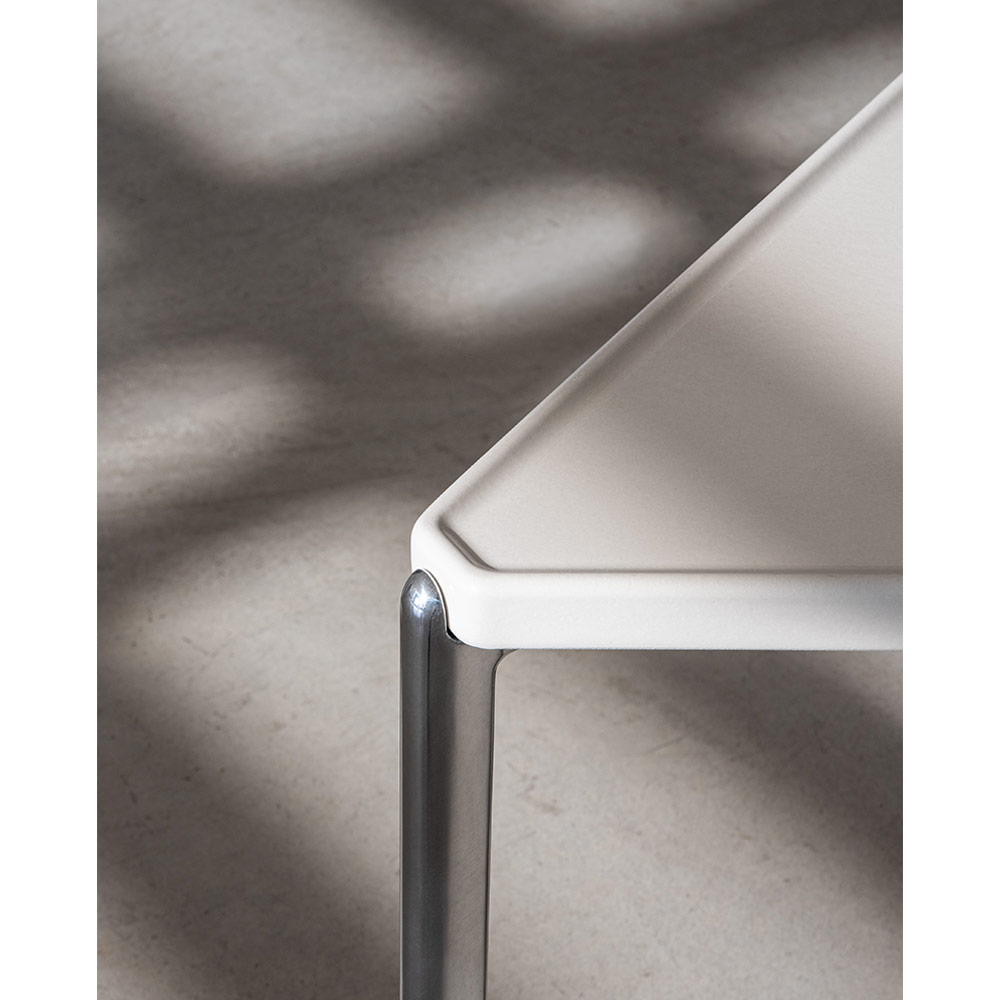 MAGIS Tambour-Concrete Low Table Triangle H36 / MAGIS（マジス） / リビングテーブル・ローテーブル・座卓 / MAG10206_dt_09.jpg