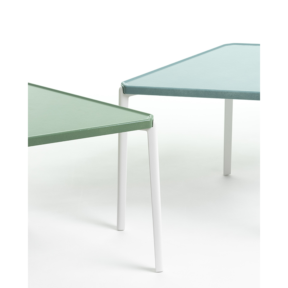 MAGIS Tambour-Concrete Low Table Triangle H36 / MAGIS（マジス） / リビングテーブル・ローテーブル・座卓 / MAG10206_dt_11.jpg