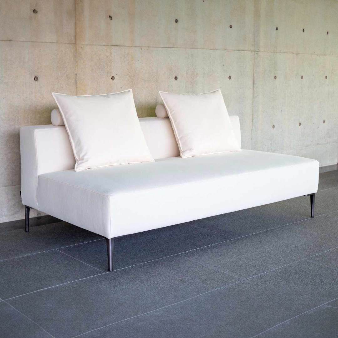 MIRA Armless Sofa 170 + Cushion×2 + Bolster Cushion×2 / NOUS PROJECTS（ヌースプロジェクツ） / 2人掛けソファ / NOP30011_dt_02.jpg