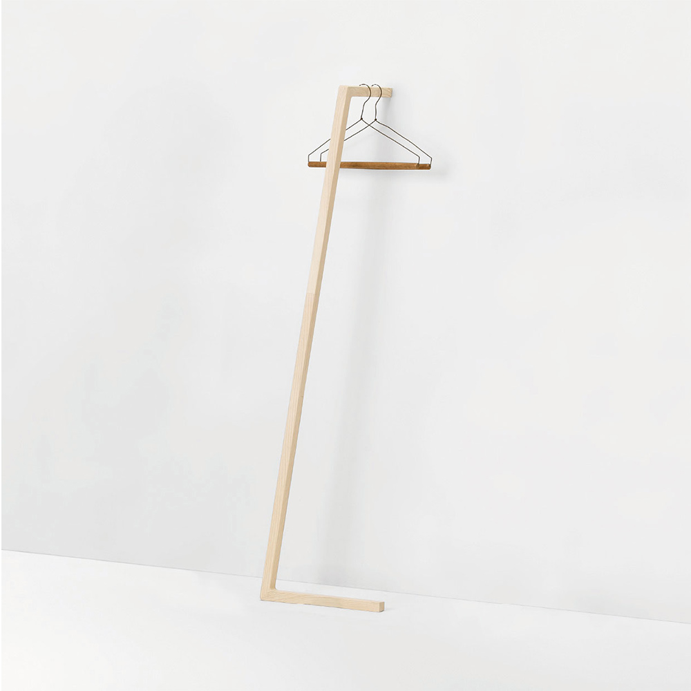 TP センの木の家具 Hitofude Hanger / 大雪木工（タイセツモッコウ） / コートハンガー・ハンガーラック・ポールハンガー / TSM10032_dt_04.jpg