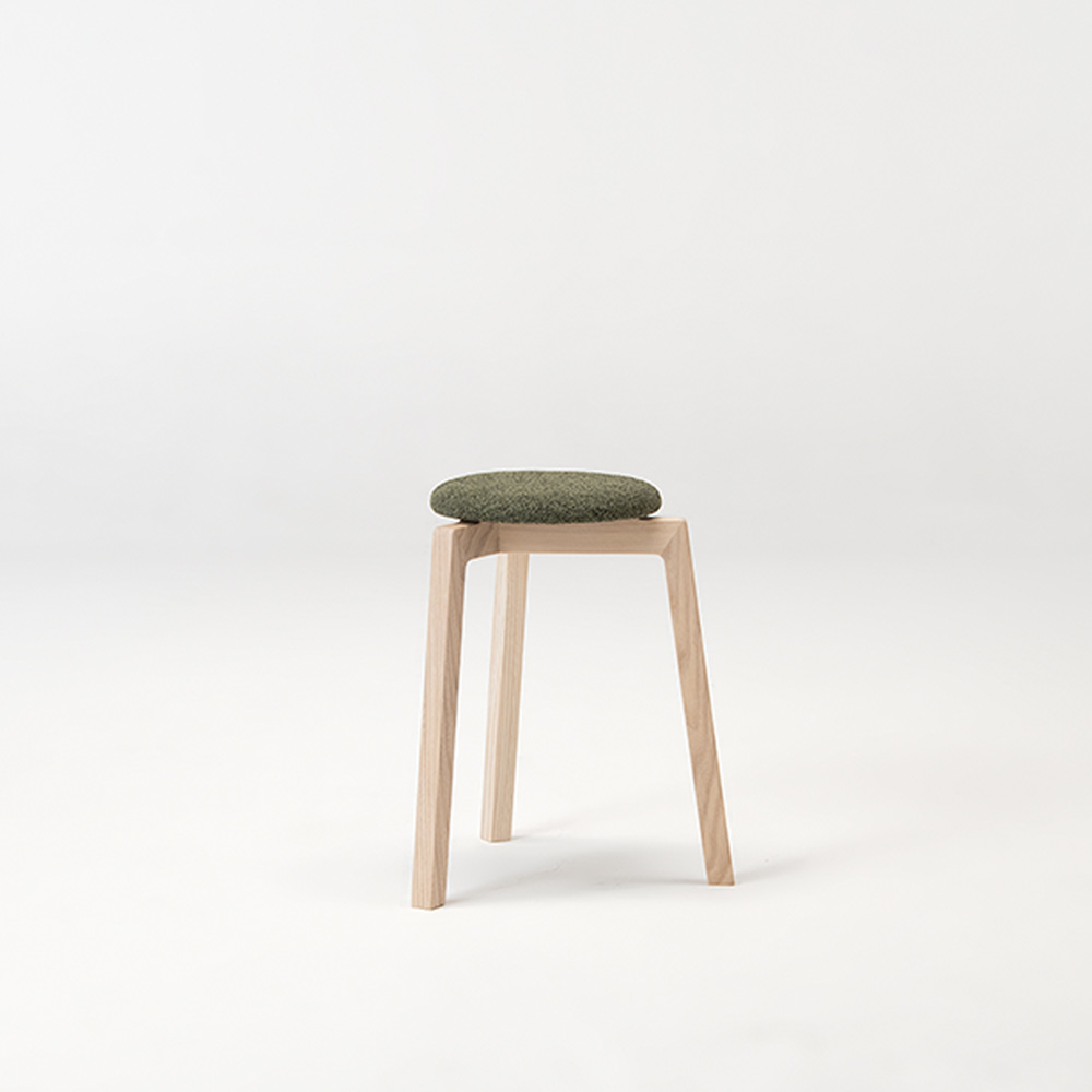 TP センの木の家具 Stacking Stool 布座 / 大雪木工（タイセツモッコウ） / スツール / TSM10037GRN_ma.jpg