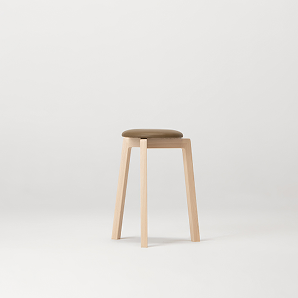 TP センの木の家具 Stacking Stool 革座 / 大雪木工（タイセツモッコウ） / スツール / TSM10038LBR_ma.jpg