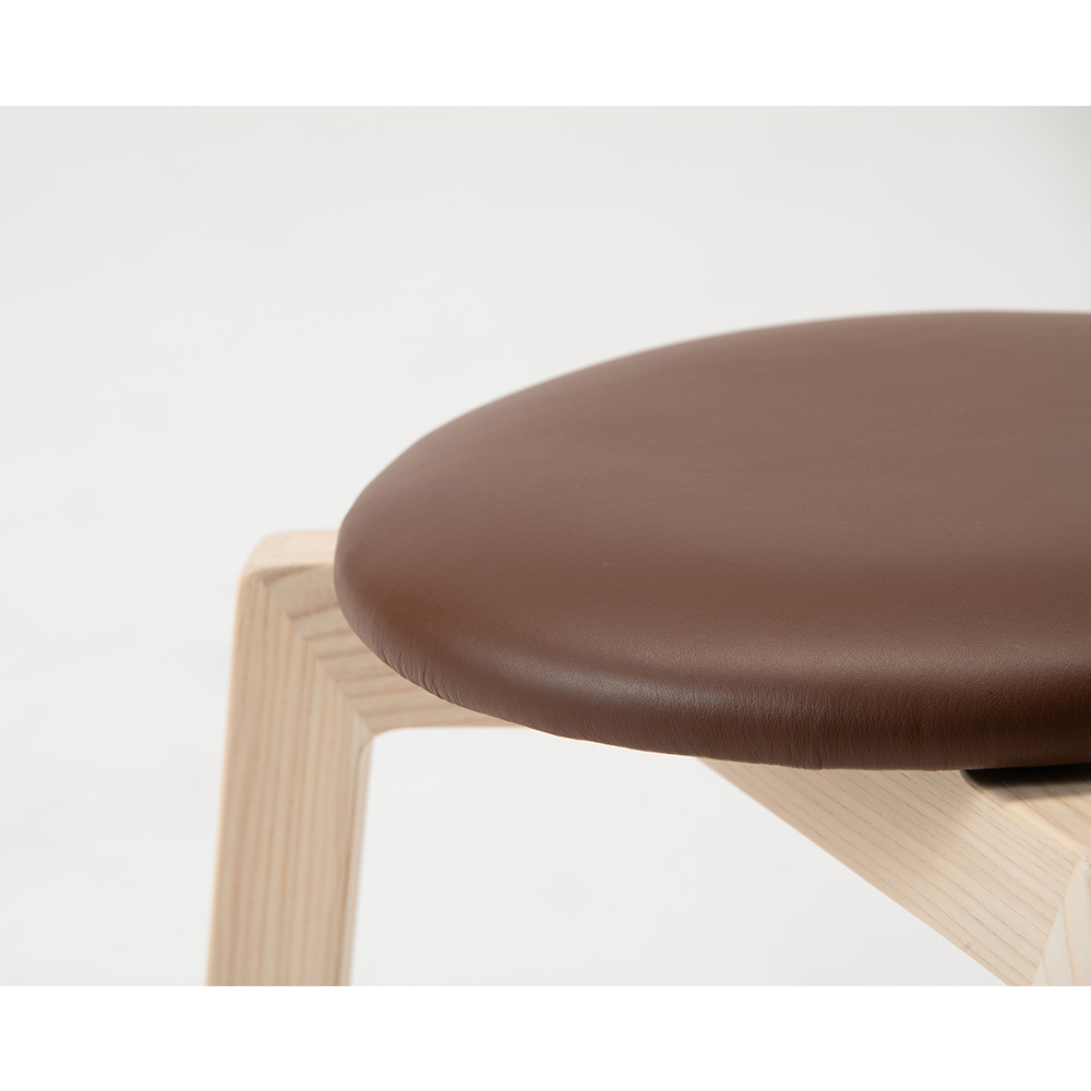 TP センの木の家具 Stacking Stool 革座 / 大雪木工（タイセツモッコウ） / スツール / TSM10038_dt_02.jpg