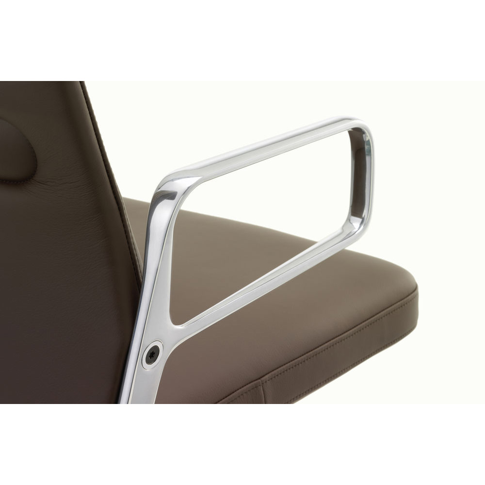 AC 5 Studio 5 Star base armrest / Vitra（ヴィトラ） / オフィスチェア・ワークチェア / VTR10217_dt_01.jpg