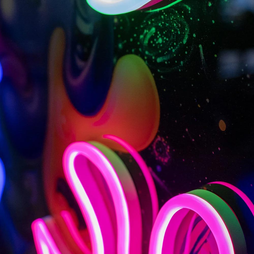 GLOBZOZ - YP X KENNY SCHARF_Yellowpop LEDネオンサイン / Yellowpop（イエローポップ） / スタンドライト・フロアライト・フロアスタンド / YEP10010_dt_03.jpg