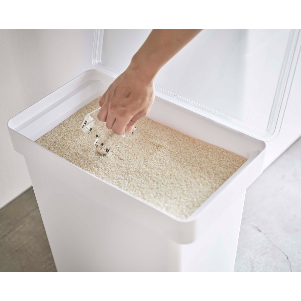 tower 密閉米びつ 20kg 計量カップ付 / Yamazaki（ヤマザキ） / キッチンマット・キッチン雑貨 / YMZ10094_dt_16.jpg
