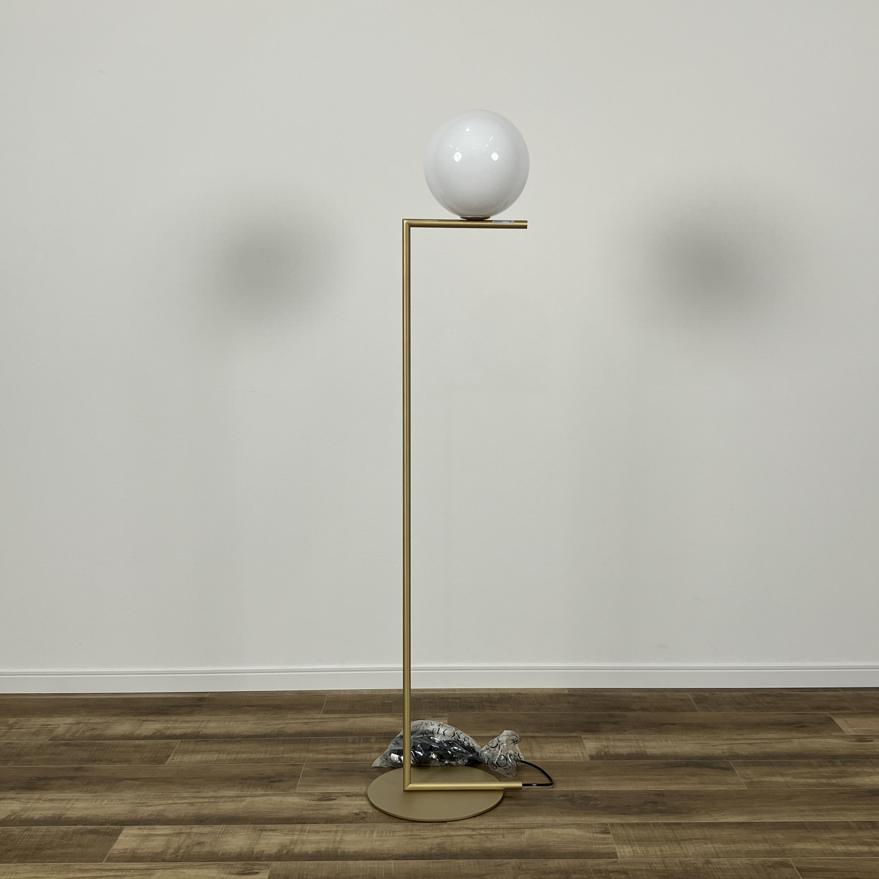 FLOS フロス IC LIGHTS F1 ゴールド IC LIGHTS F1 IC ライツ F1（ゴールド）フロアランプ ｜ FLOS