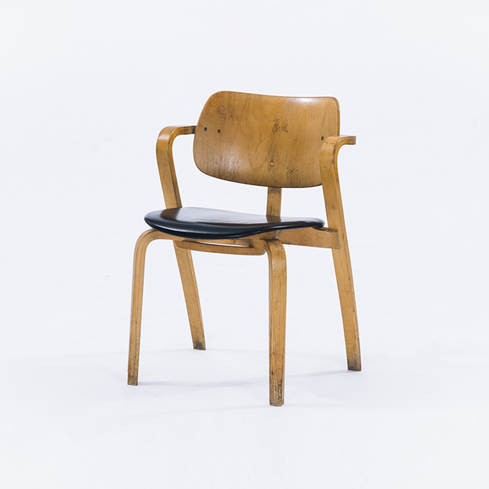 TOLIX アームチェア スタッキングチェア ロー スチール　クッション付　③ TOLIX アームチェア スタッキングチェア ロー スチール